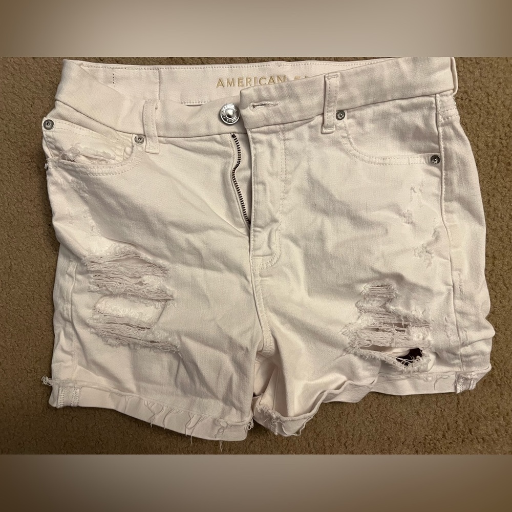 White denim American Eagle shorts. size 10